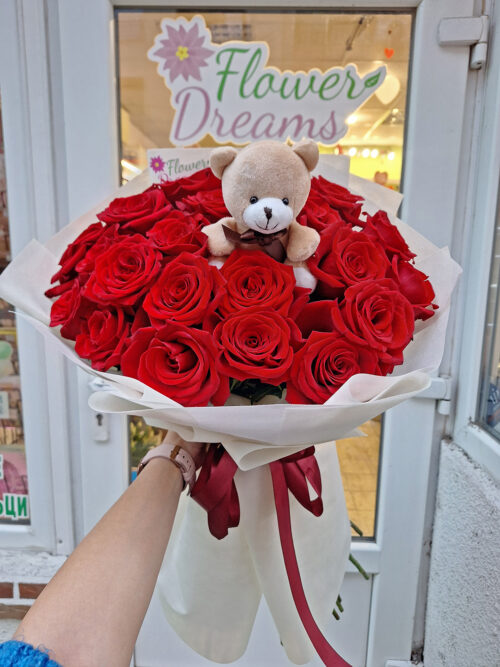 Букет от червени рози и Мече