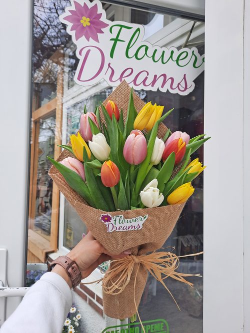 Букет от шарени лалета